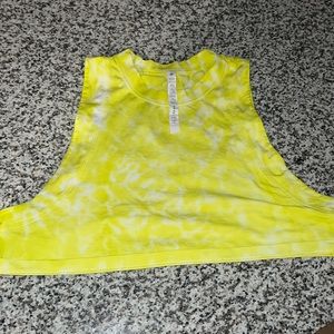Lululemon crop tank 🍋